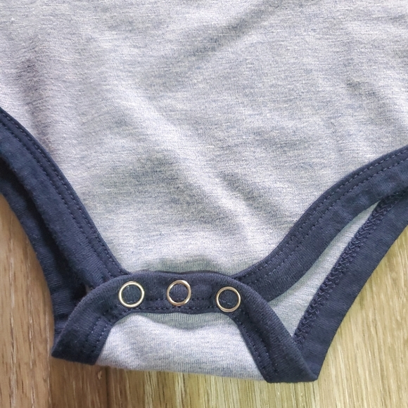 🇺🇲7 for All Mankind boys baby 3 pc outfit, distressed navy/ lt.blue 0-3M - Picture 10 of 14